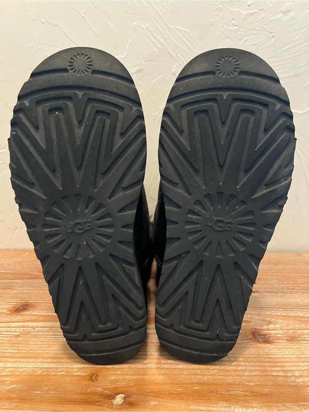 UGG Bailey Zip Black Short Shearling Booties. Women’s Size 8